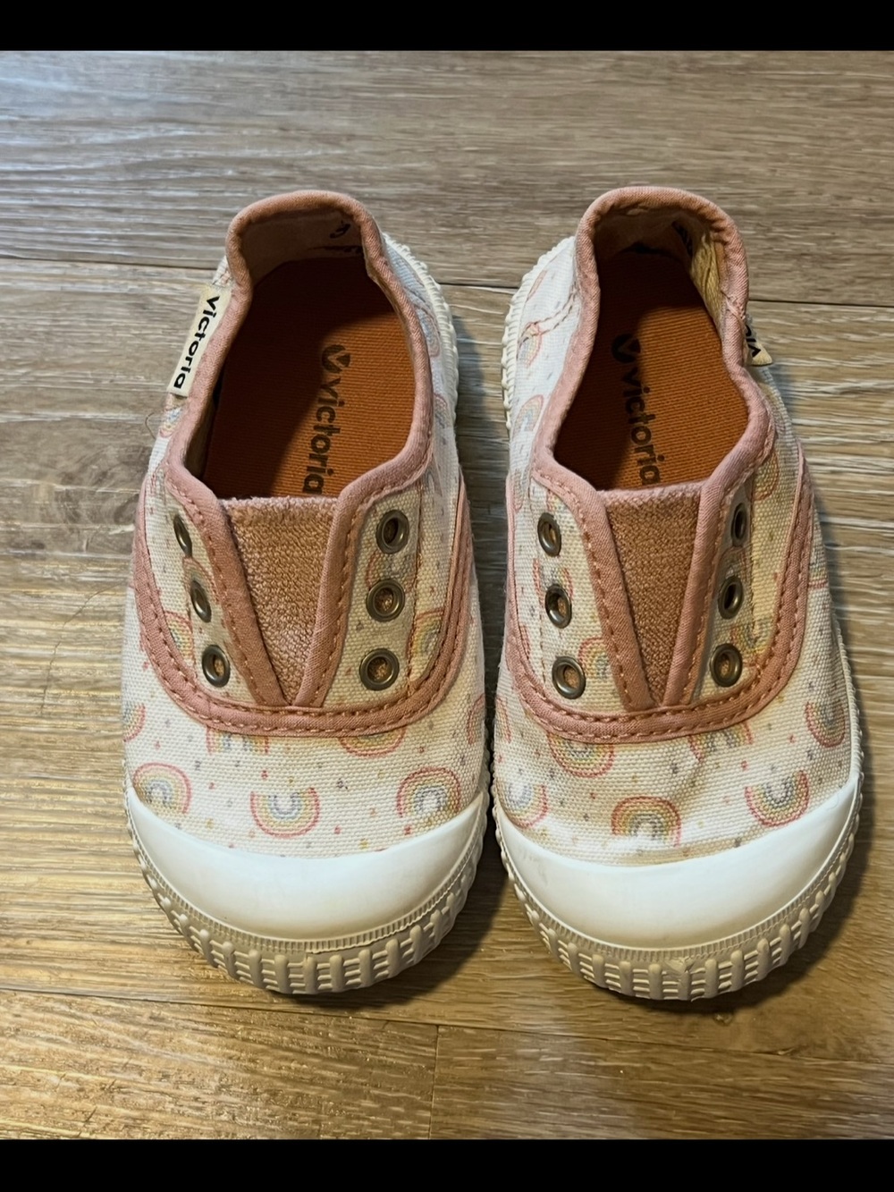 Victoria size 23 Kids Pink Rainbow Slip-On Canvas Sneakers
